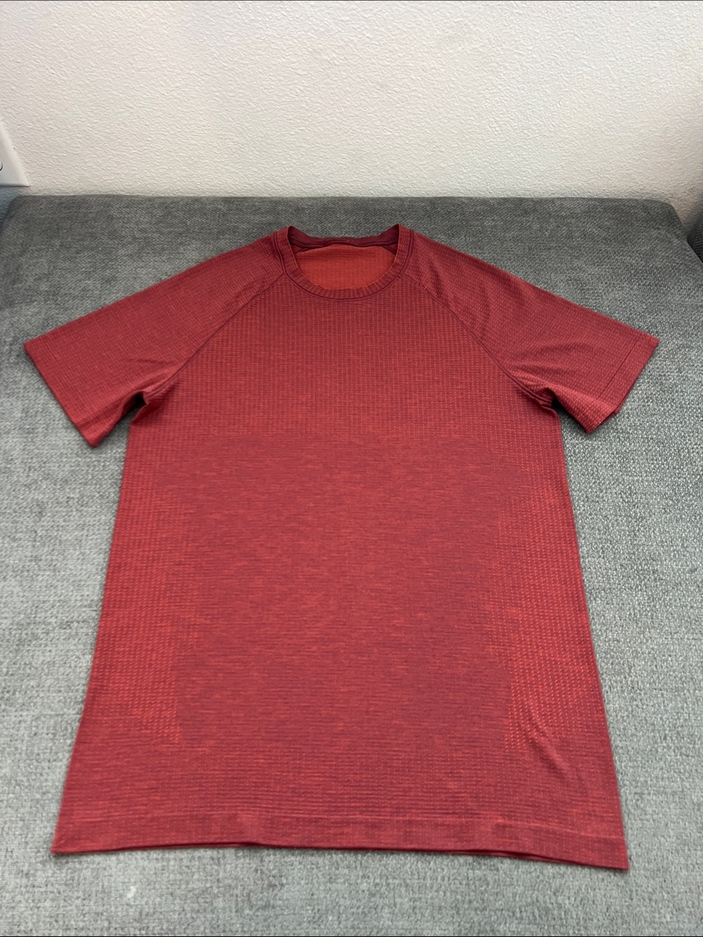 lululemon athletica Men's Short Sleeve Tee in Brick Red